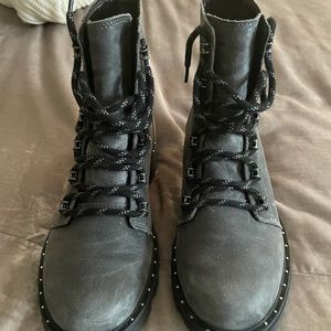 Gray lace up sorel combat boot